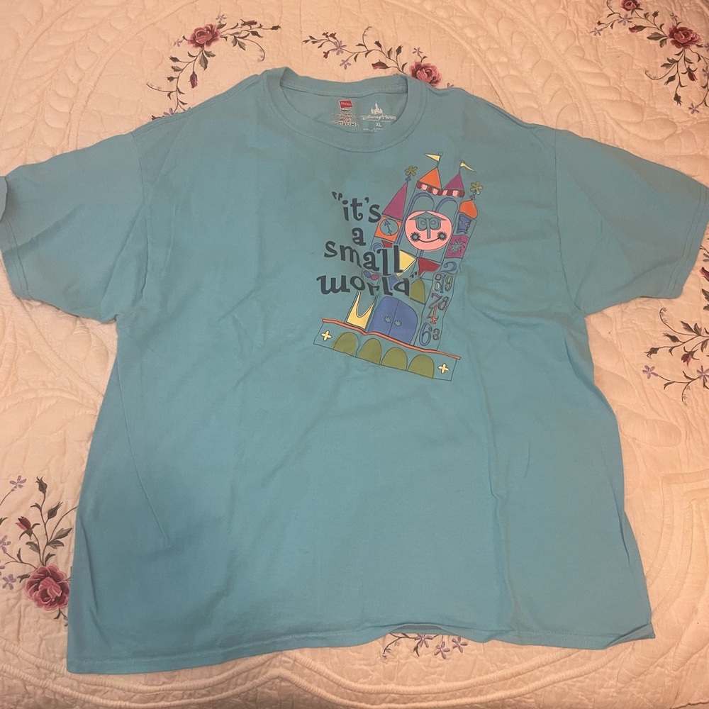 Adult XL It’s a Small World Tshirt Blue Graphic T-Shirt